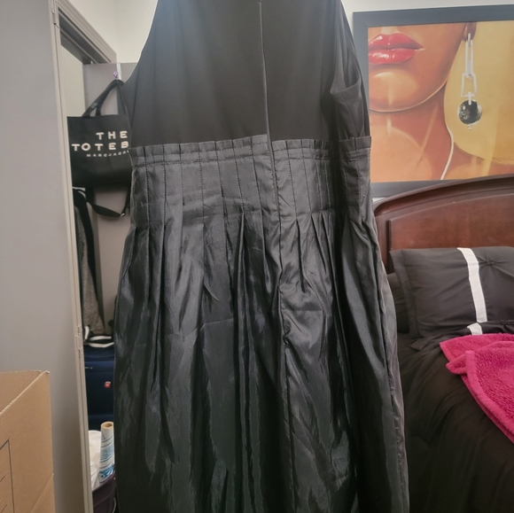 Black Dress taffeta bottom half w/pearl collar. No sleeves. Soft pleats n flare - Picture 7 of 7